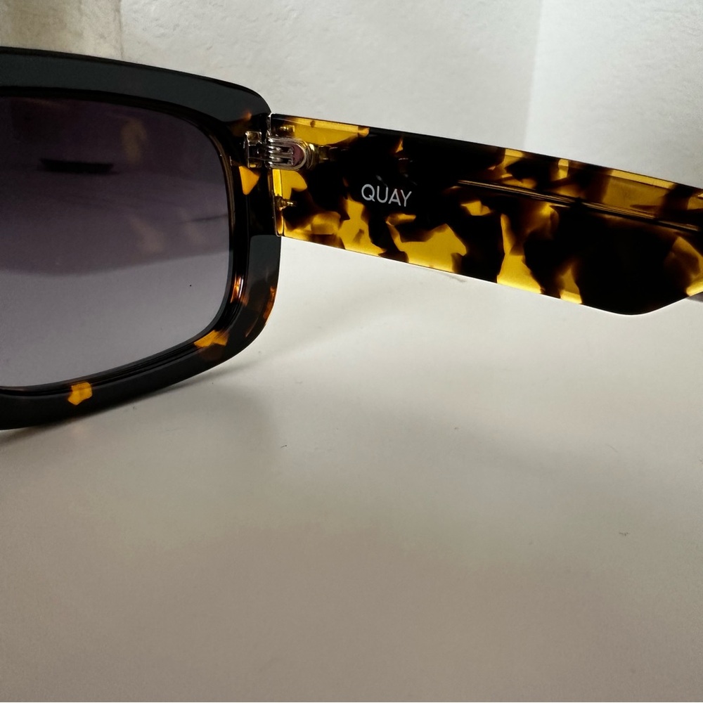 Quay Yada Yada Tortoise/Smoke Sunglasses - Picture 4 of 9
